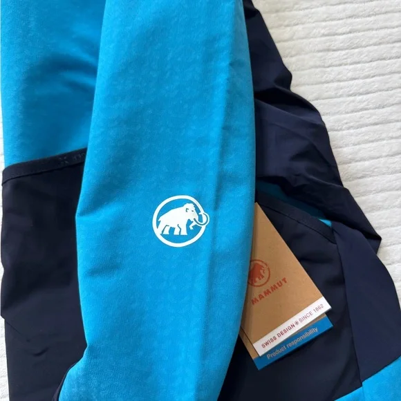 Mammut Women's Blue and Dark Blue Ski Jacket - Picture 15 of 16